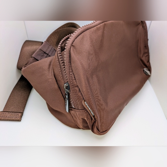 Lululemon Everywhere Sling Belt Bag Fanny Pack 2.5L Brown Earth - Picture 5 of 8